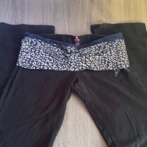 PINK Victoria's Secret Black Leggings with Leopard Print Waistband